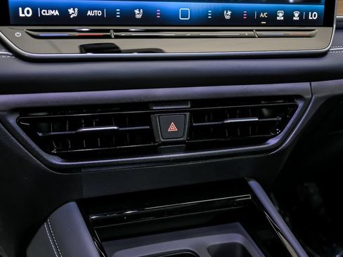New 2026 Volkswagen Tiguan SEL R-Line AWD/4WD image 15
