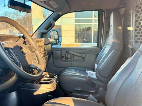 Used 2022 Chevrolet Express 2500 RWD 2500 135 w/ Driver Convenience Package image 16