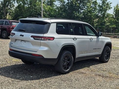 New 2025 Jeep Grand Cherokee L Altitude image 3