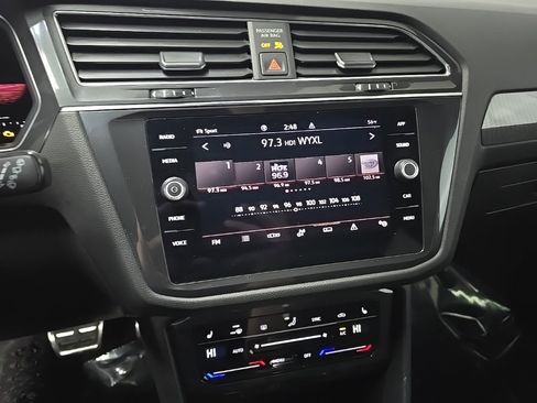 Used 2022 Volkswagen Tiguan SE R-Line image 25