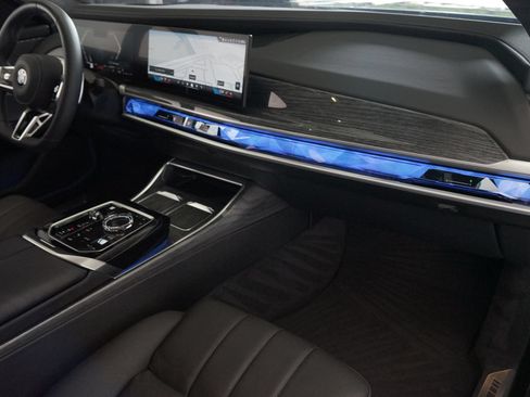 Used 2025 BMW 760i xDrive w/ Luxury Rear Seating Package AWD/4WD image 10