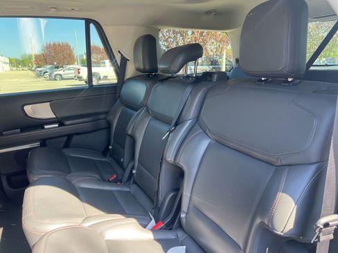 Used 2025 Ford Expedition Active image 11