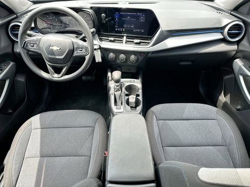 Used 2024 Chevrolet Trax LS w/ LS Convenience Package image 10