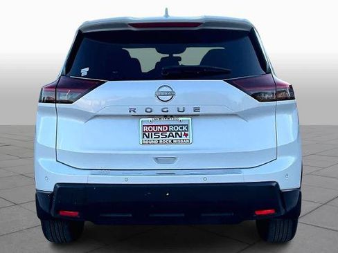 Certified 2025 Nissan Rogue SV image 4