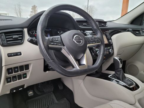 Used 2018 Nissan Rogue Sport SL w/ SL Premium Package image 9