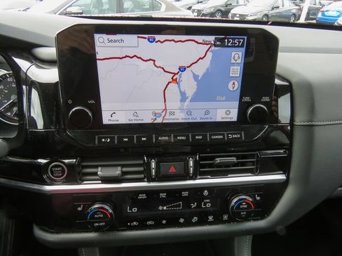 Used 2023 Nissan Pathfinder SL AWD/4WD image 11