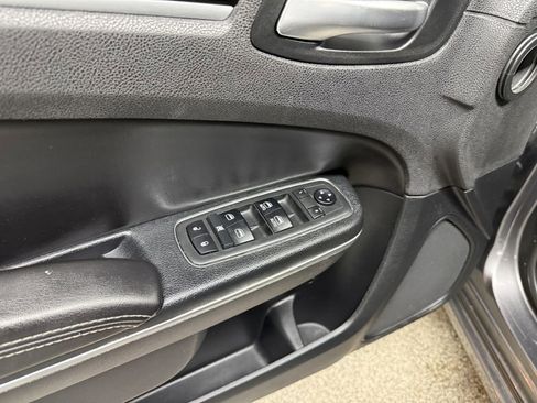Used 2018 Chrysler 300 S w/ Safetytec Plus Group image 21