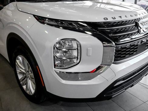 Used 2024 Mitsubishi Outlander ES image 10