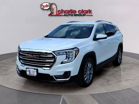 Used 2024 GMC Terrain SLT image 1
