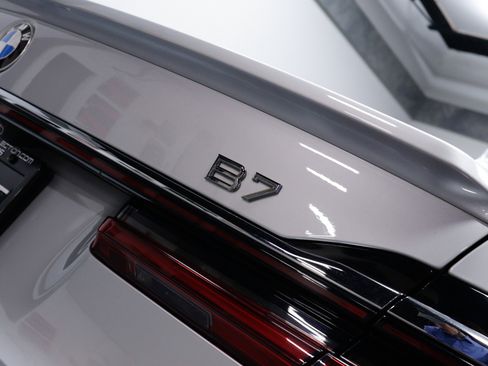 Used 2020 BMW ALPINA B7 xDrive w/ Luxury Rear Seating Package image 66