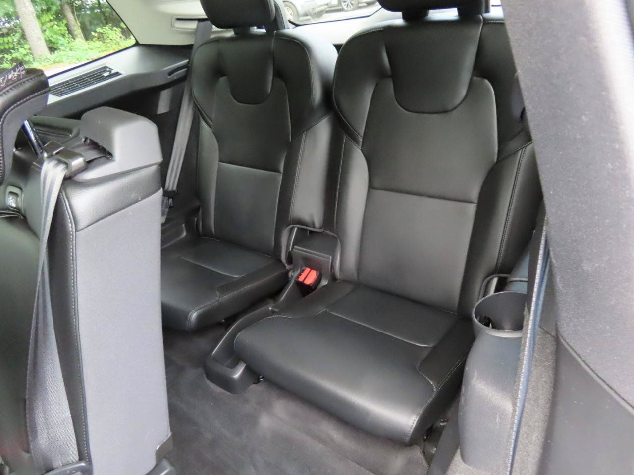 Used 2021 Volvo XC90 T5 Momentum w/ Climate Package AWD/4WD image 16