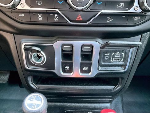 Used 2021 Jeep Wrangler Sport AWD/4WD image 16