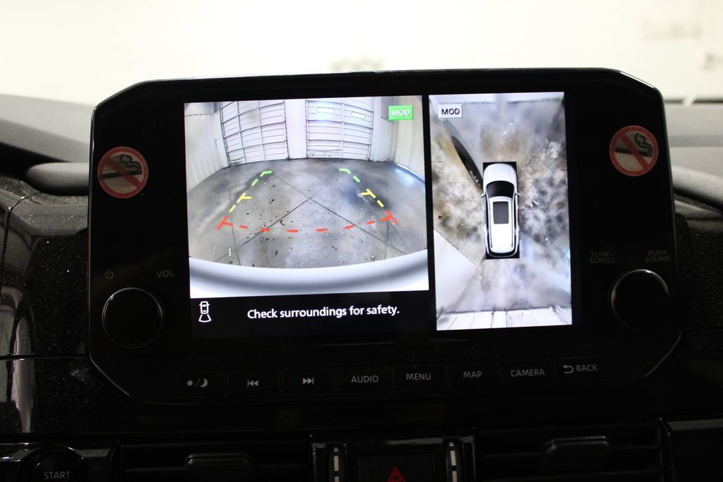 Used 2025 Nissan Pathfinder SL FWD image 32