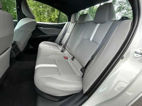 Used 2025 Toyota Camry SE AWD/4WD image 40