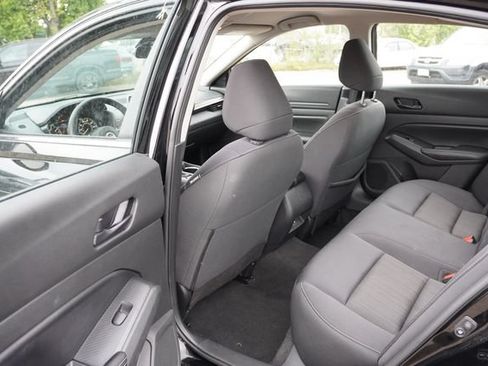 Used 2024 Nissan Altima 2.5 SV FWD image 16
