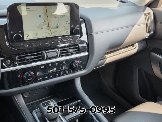 Used 2025 Nissan Pathfinder SL AWD/4WD image 28