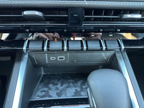 Used 2025 Chevrolet Colorado LT w/ Advanced Trailering Package image 16