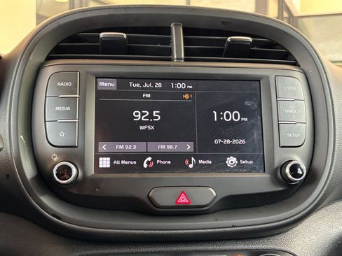 Used 2025 Kia Soul LX w/ LX Technology Package FWD image 19