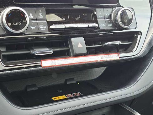 Certified 2026 Toyota Highlander XSE AWD/4WD image 32