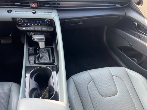 Used 2025 Hyundai Elantra Limited FWD image 35