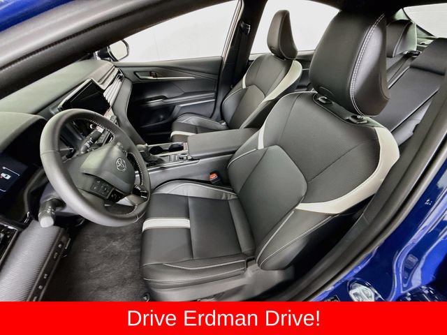 Used 2026 Toyota Camry SE FWD image 5