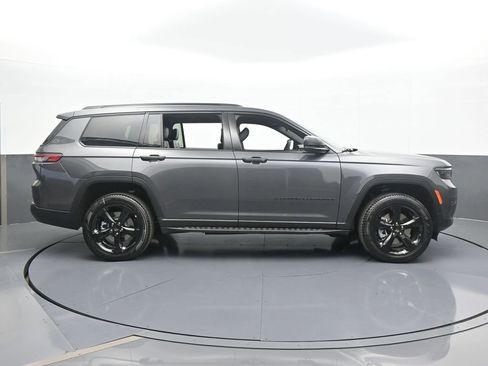 Used 2025 Jeep Grand Cherokee L Limited w/ Black Appearance Package image 7
