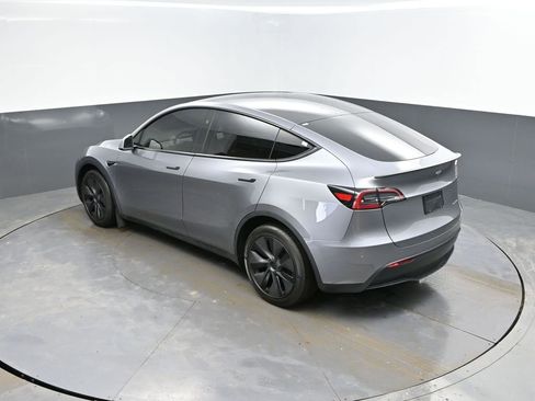 Used 2025 Tesla Model Y Long Range image 19