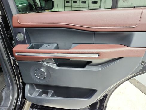 Used 2024 Ford Expedition Limited image 45