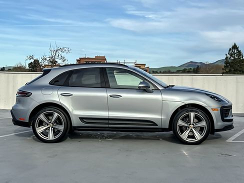 Used 2025 Porsche Macan image 9