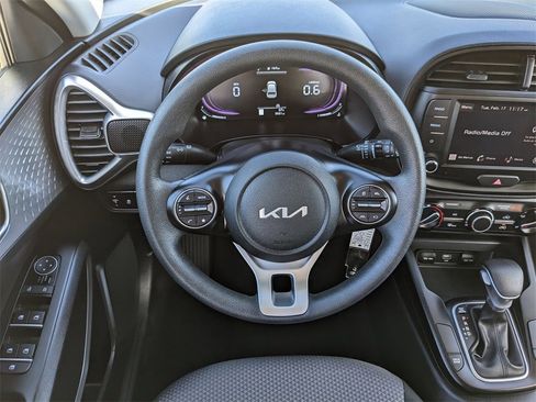 Certified 2025 Kia Soul LX image 16