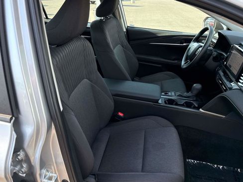 Used 2026 Toyota Camry Hybrid FWD image 17