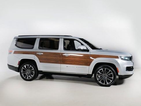 Used 2022 Jeep Grand Wagoneer Series III w/ Rear Seat Video Group 1 AWD/4WD image 33