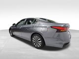 Used 2024 Nissan Altima 2.5 SV image 2