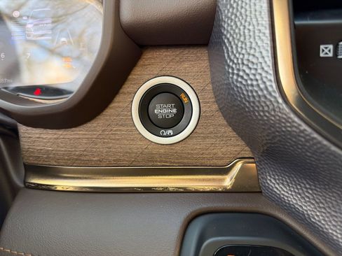 Used 2025 RAM 1500 Limited image 7