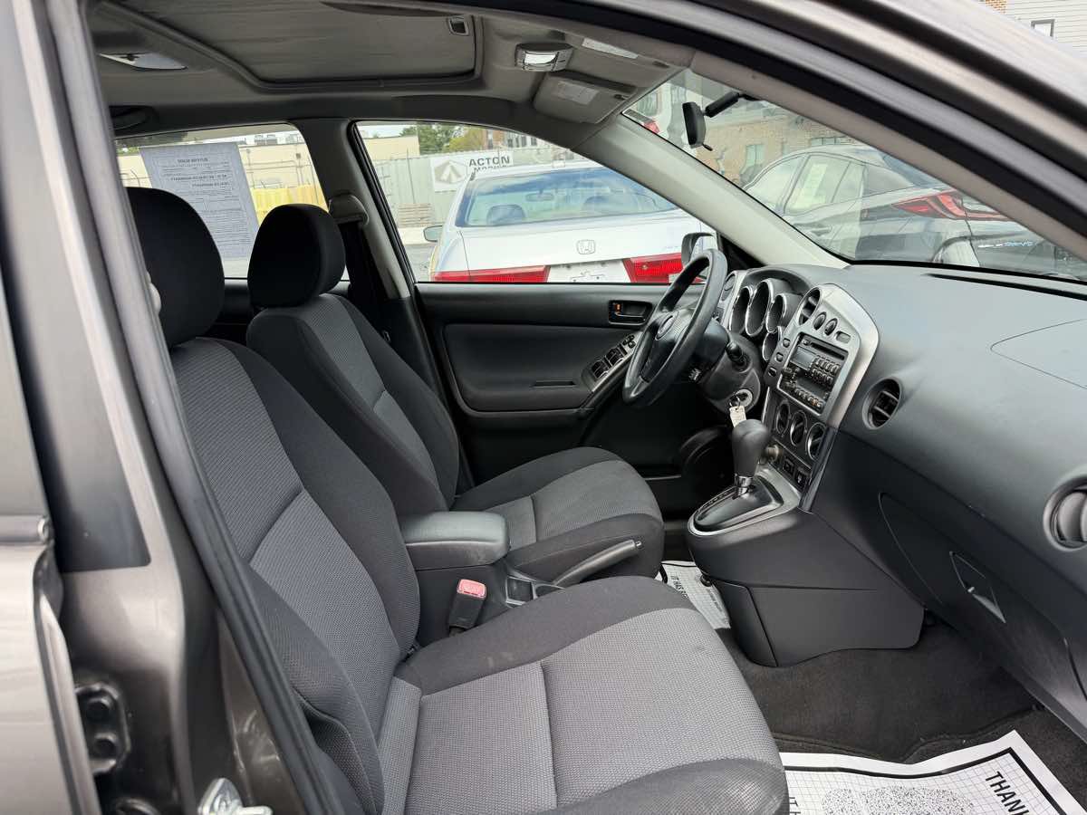 Used 2008 Pontiac Vibe w/ Preferred Package FWD image 10
