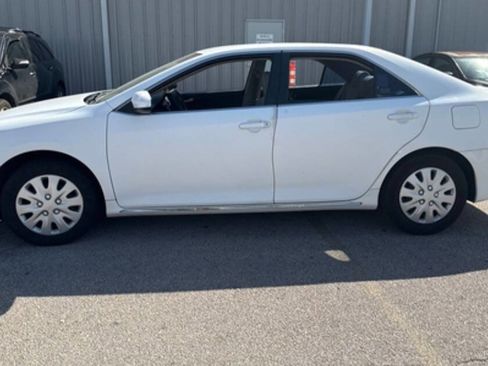 Used 2012 Toyota Camry LE image 1
