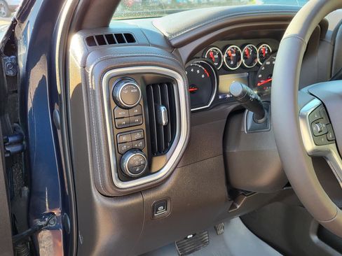 Used 2022 Chevrolet Silverado 1500 LTZ w/ Z71 Off-Road Package image 18