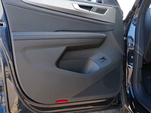 Used 2025 Volkswagen Atlas Cross Sport SE image 14