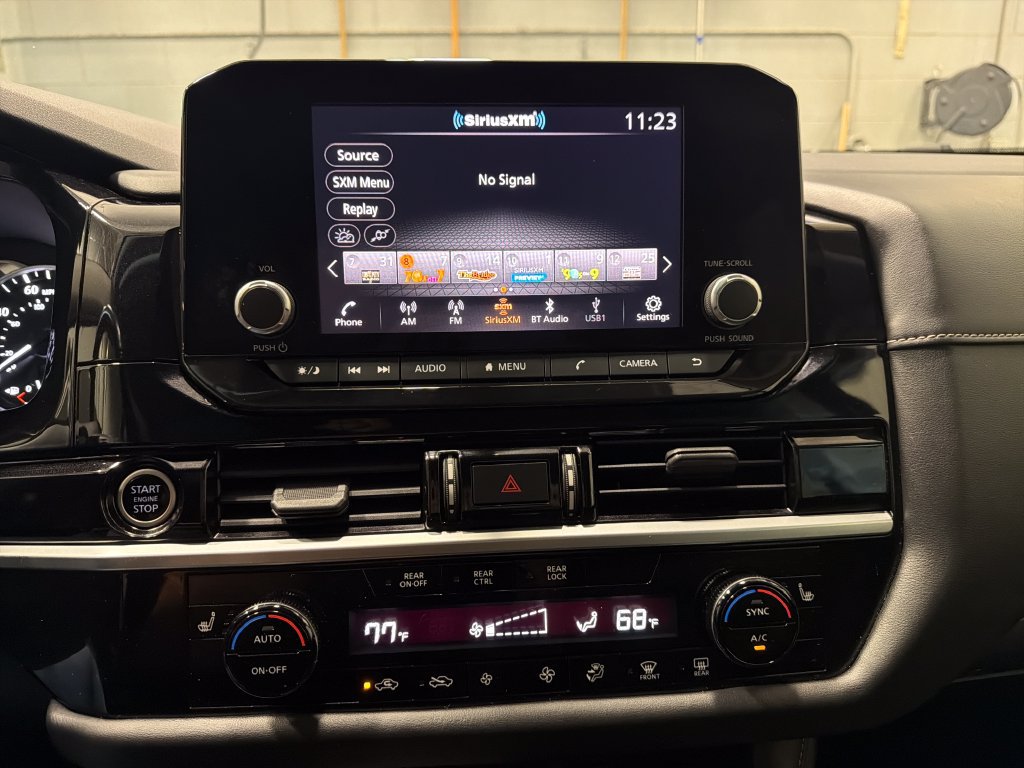 Used 2022 Nissan Pathfinder SV w/ SV Black Package FWD image 8