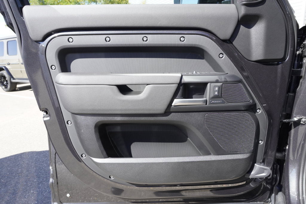 New 2026 Land Rover Defender 110 S AWD/4WD image 17
