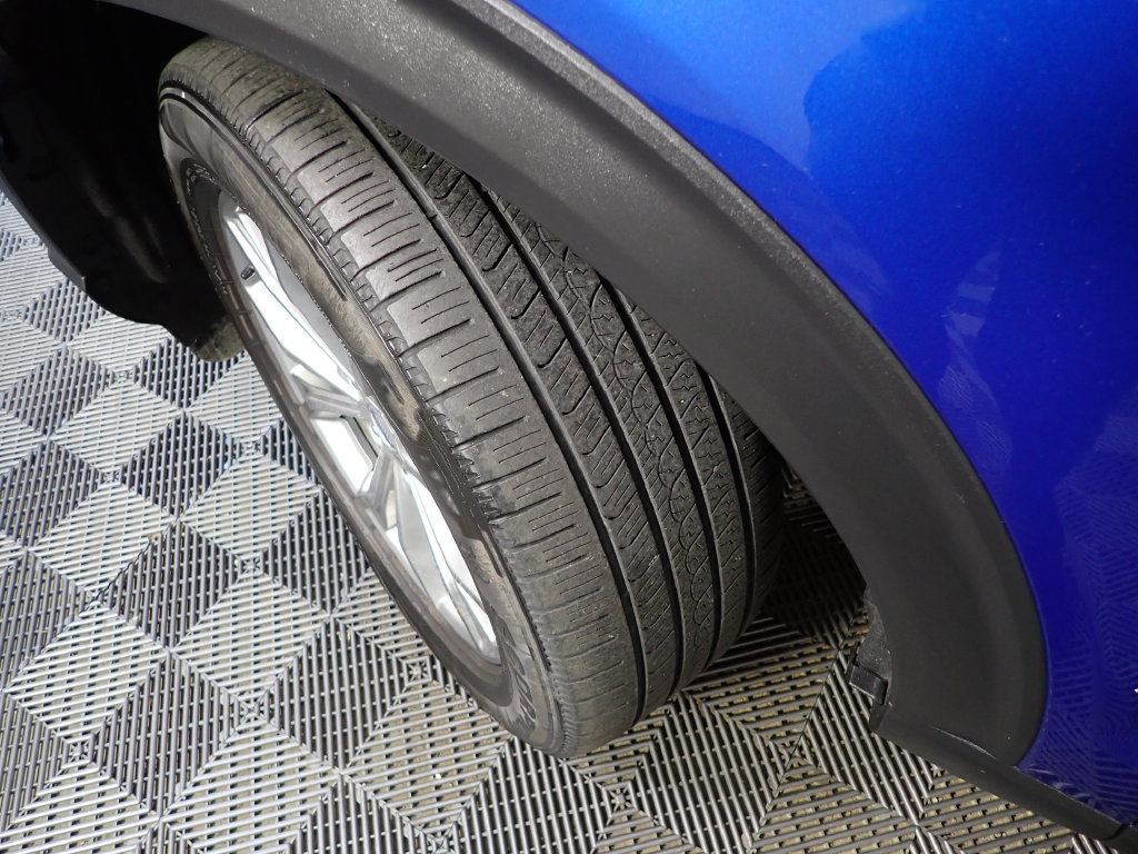 Used 2020 Ford Explorer XLT w/ Equipment Group 202A AWD/4WD image 39