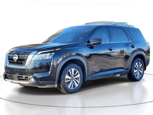 Used 2023 Nissan Pathfinder SL image 2
