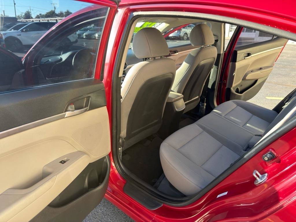 Used 2019 Hyundai Elantra SE FWD image 12