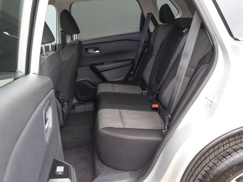 Used 2025 Nissan Rogue SV FWD image 8