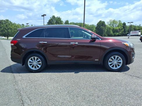 Used 2016 Kia Sorento AWD w/ LX Convenience Package image 3