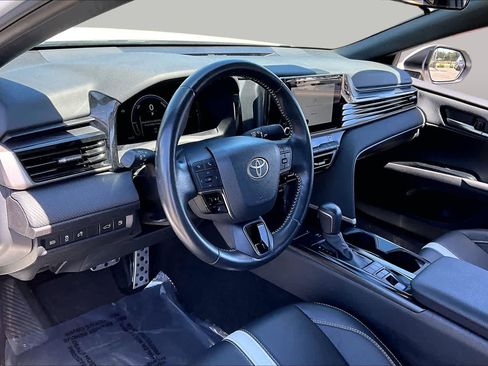 Used 2025 Toyota Camry Hybrid FWD image 17