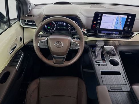 Used 2022 Toyota Sienna Platinum image 28