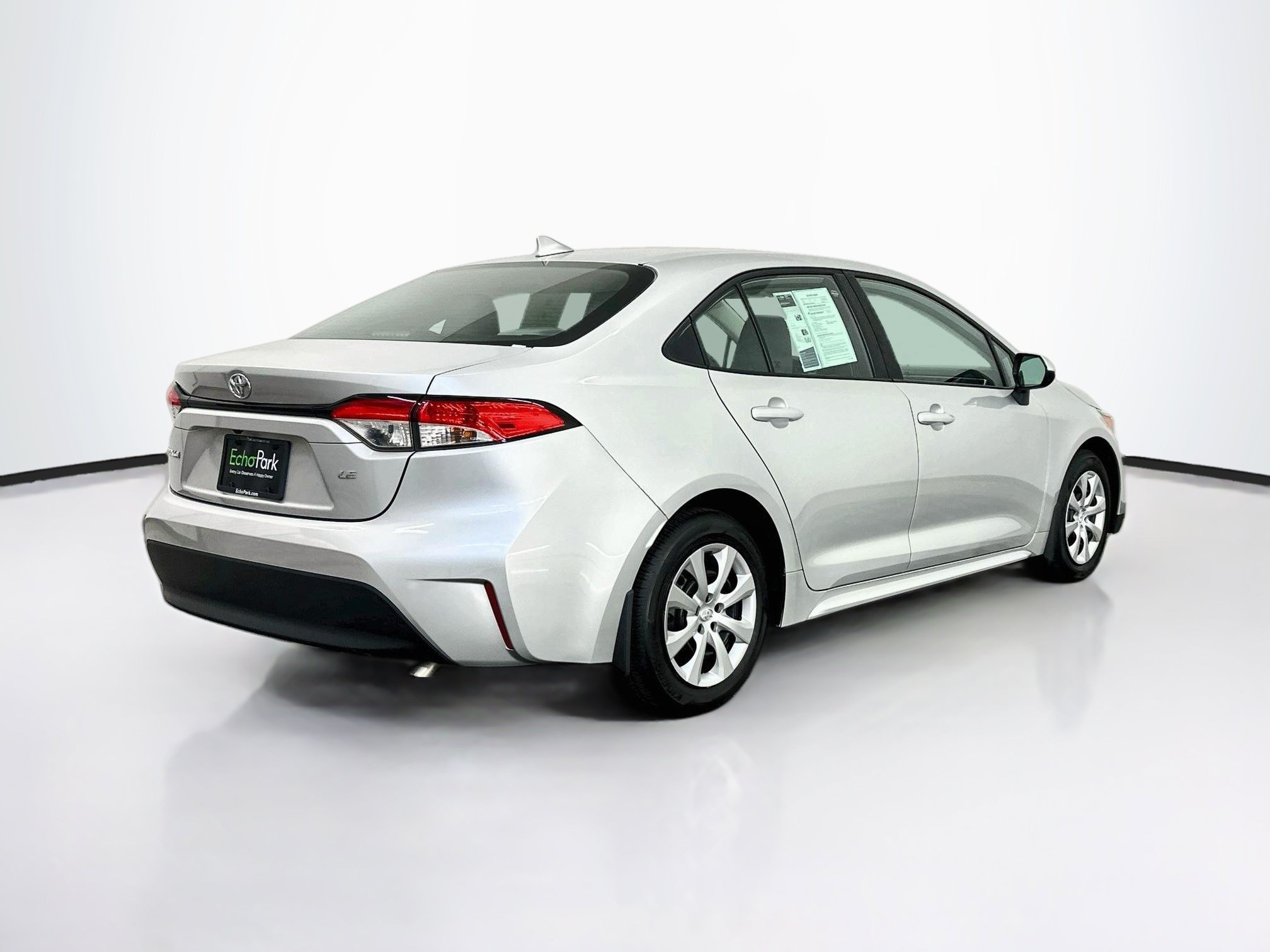 Used 2025 Toyota Corolla LE FWD image 9