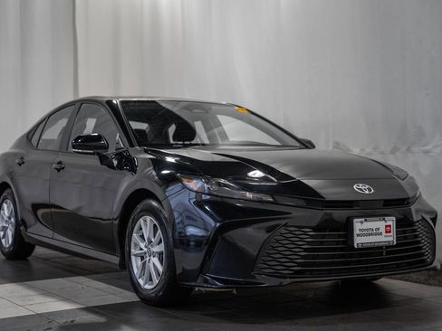 Used 2025 Toyota Camry LE image 1