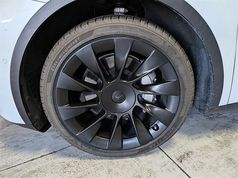 Used 2022 Tesla Model Y Long Range AWD/4WD image 15